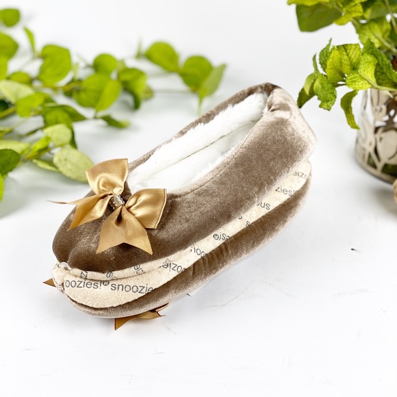 snoozies moccasins